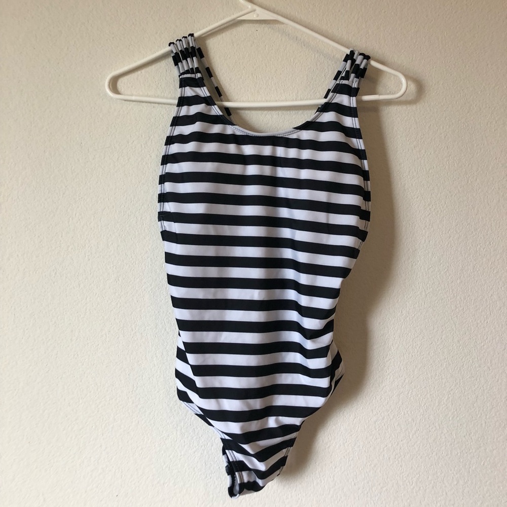 One piece swim suit